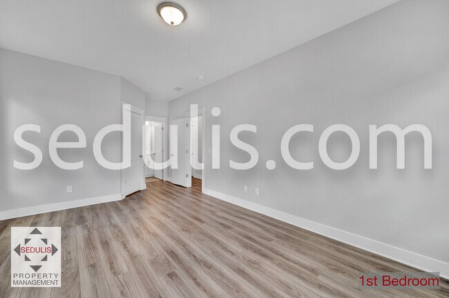 Building Photo - 4555 Mixson Ave