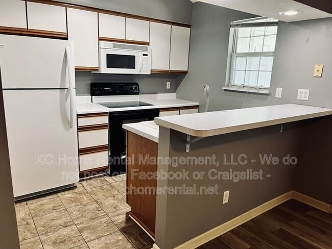 Building Photo - 6836 N Olive St