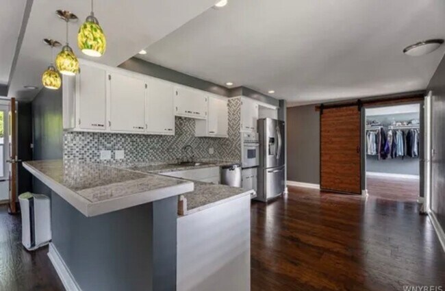 Building Photo - 858 Wehrle Dr