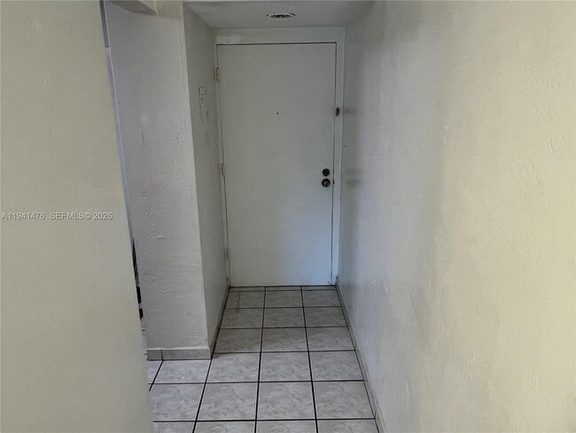 Building Photo - 6900 N Kendall Dr