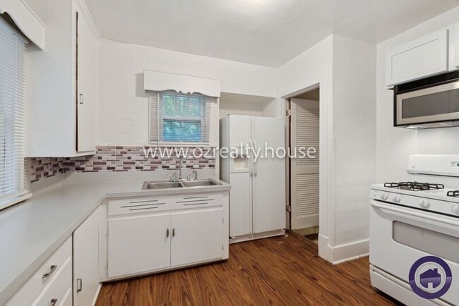 Building Photo - 1727 Berkshire Pl