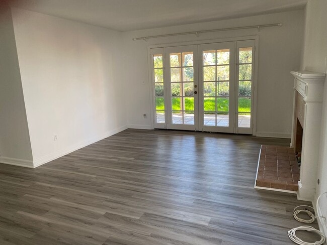 Building Photo - Single Story Duplex in Cardiff