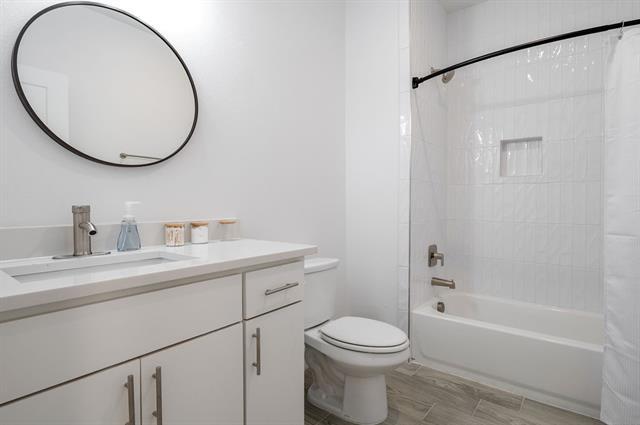 Building Photo - 709 Fuller St