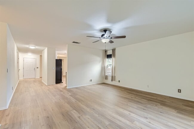 Building Photo - 6937 Sabrina Dr