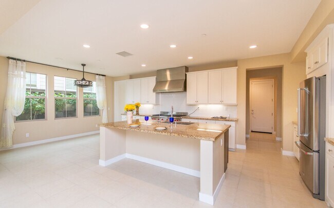 Building Photo - Spacious Home in Great Olde Carlsbad Locat...