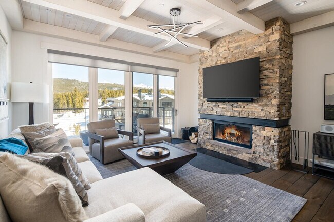 Building Photo - 5 Wildwood Rd W