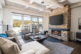 Building Photo - 5 Wildwood Rd W