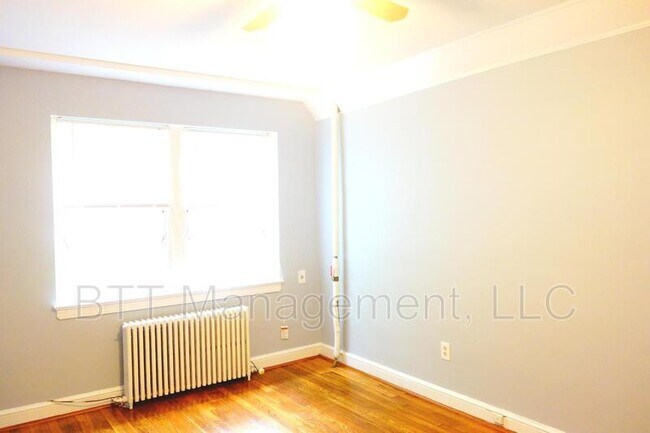 Building Photo - 8409 Greenwood Ave