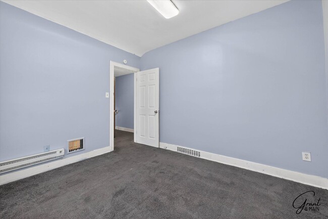 Building Photo - $1550 4 bedroom