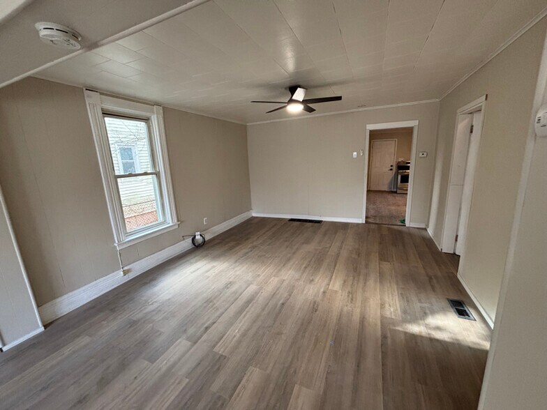 Building Photo - 238 Schiller St