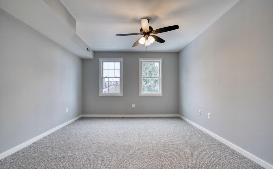 Room 1 - 214 S Regester St