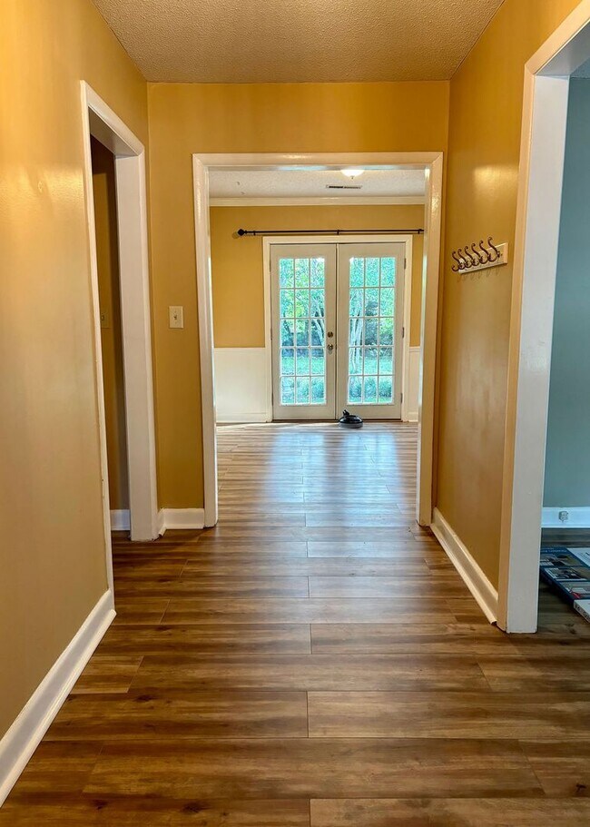Building Photo - LANDSCAPING INCLUDED! Beautifully-remodeled 3 BR/2 BA Home in the Heart of West Ashley!