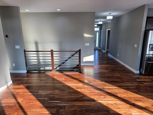 Building Photo - 482 NE Westgate Dr