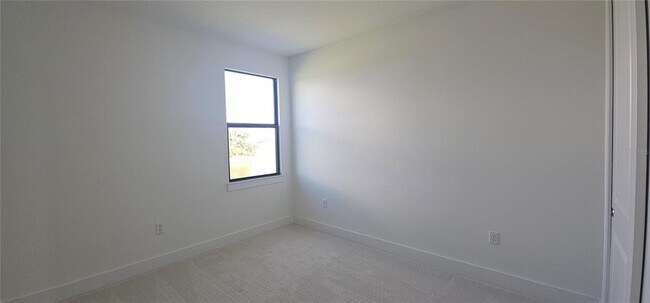 Building Photo - 2625 Waterfront Cir