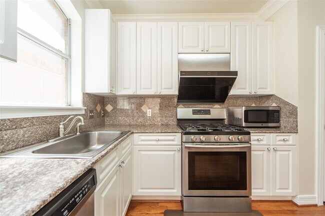 Building Photo - 5115 Fairmont St