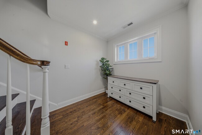 Building Photo - 145 Brentwood Ave