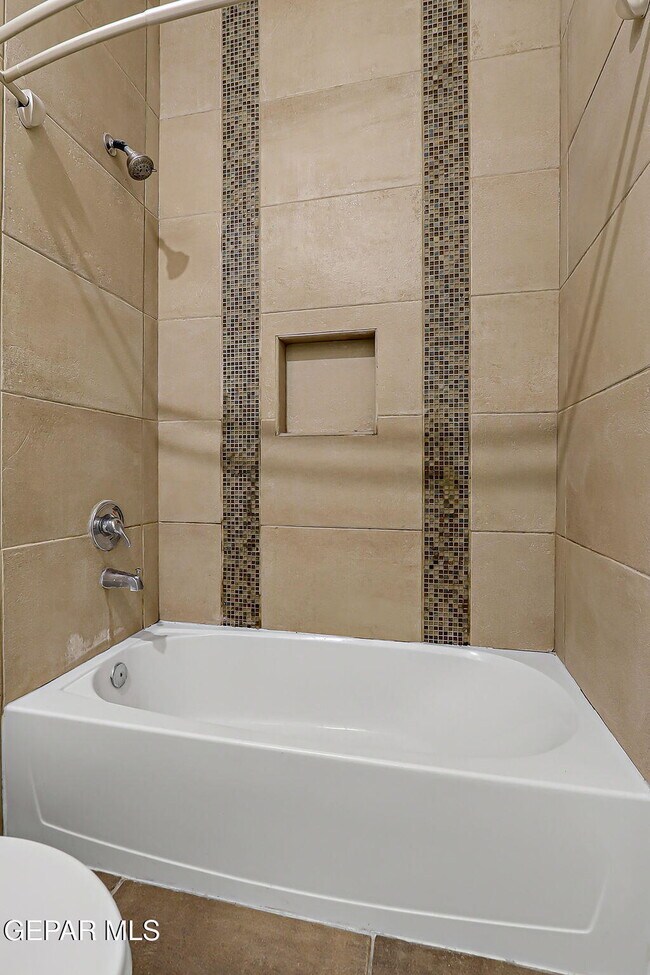 Building Photo - 308 S Manzanita Dr