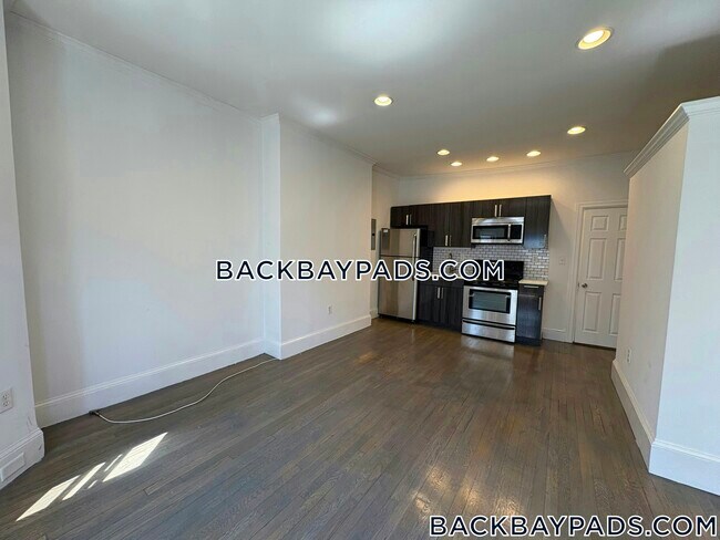 Primary Photo - 225 Newbury St