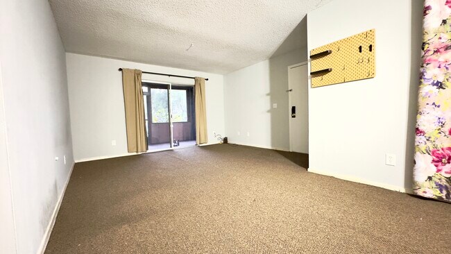 Building Photo - 6519 W Newberry Rd