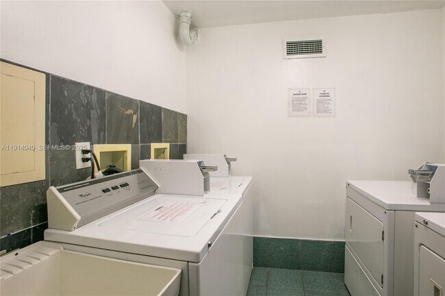 Building Photo - 137 Golden Isles Dr