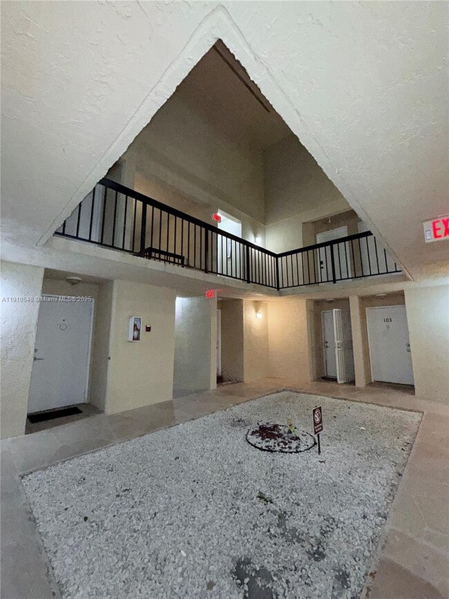 Building Photo - 660 W Park Dr