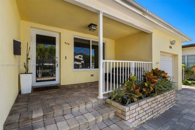 Building Photo - 404 N Shore Dr