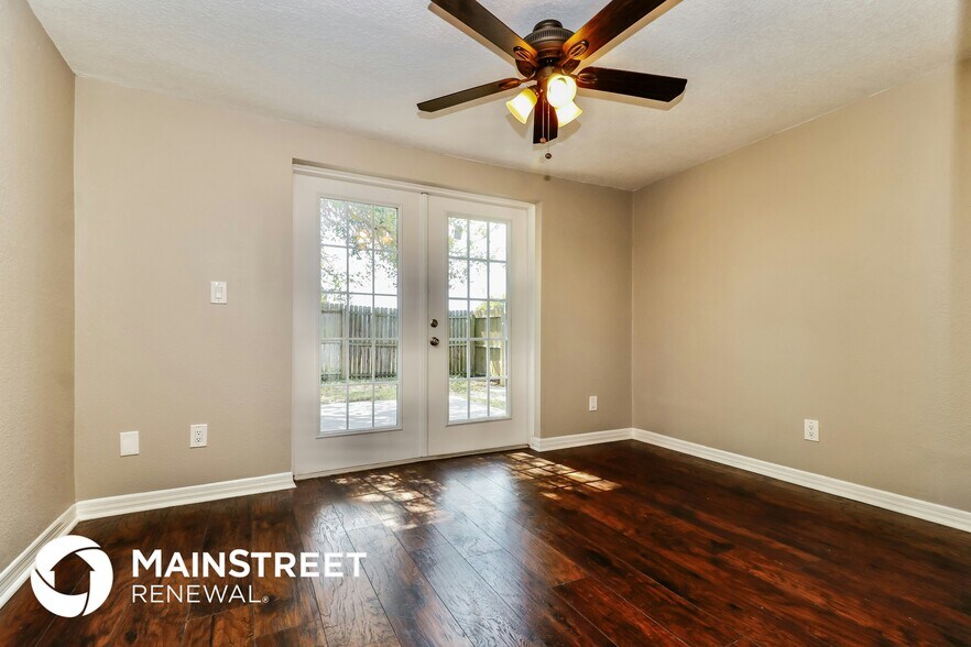 Building Photo - 3208 Primrose Dr