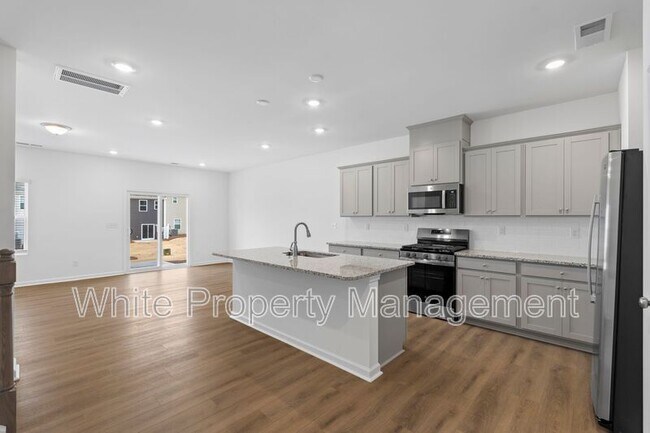 Building Photo - 745 Lock Haven Dr NW