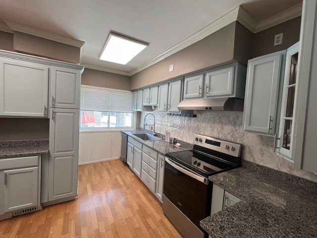 Kitchen - 1748 Sheridan Ave