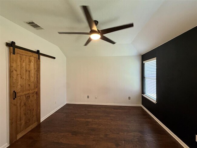 Building Photo - 501 Morning Dove Dr