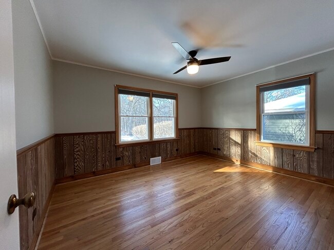 Building Photo - 807 Elm Ave