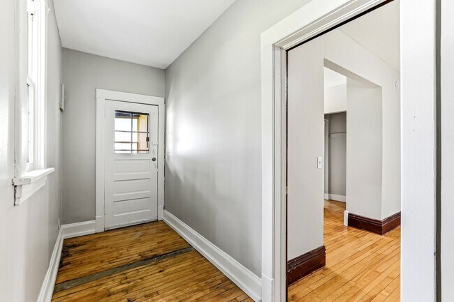 Building Photo - 884 Iglehart Ave