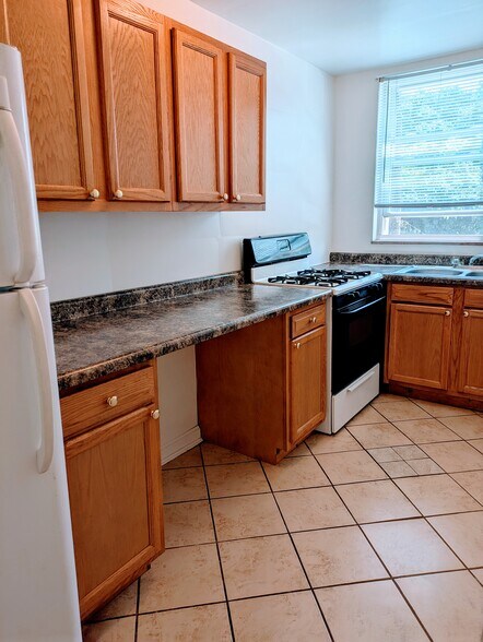 Building Photo - 5947 Belmont Ave
