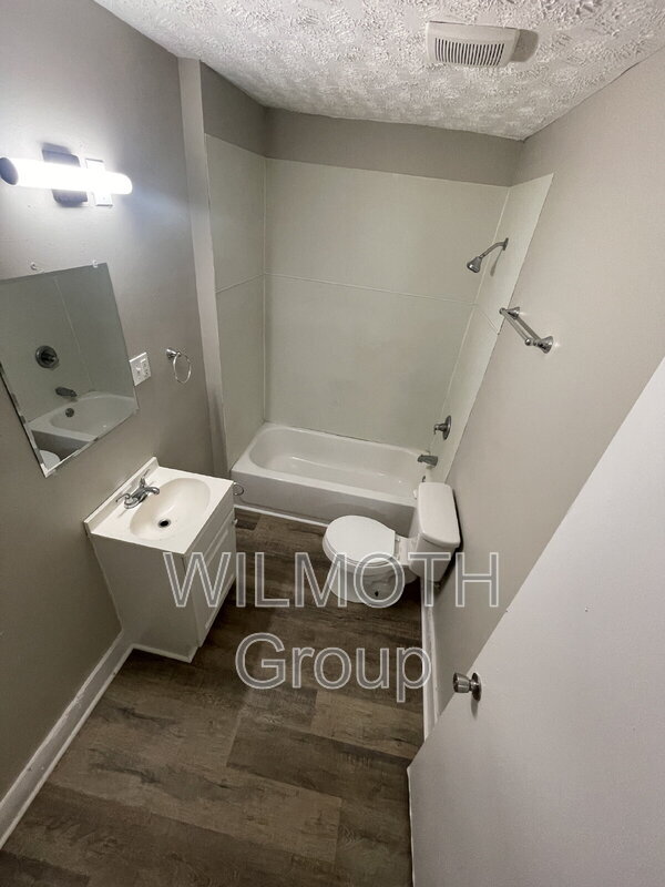 Building Photo - 2932 N Dearborn St