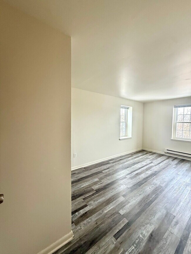 Building Photo - 58 N Front St