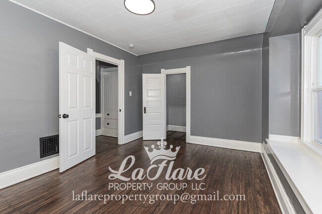 Building Photo - 631 Clark St