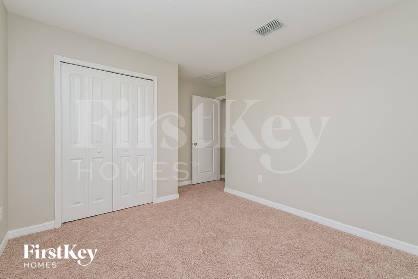 Building Photo - 6117 Tremeza Pl