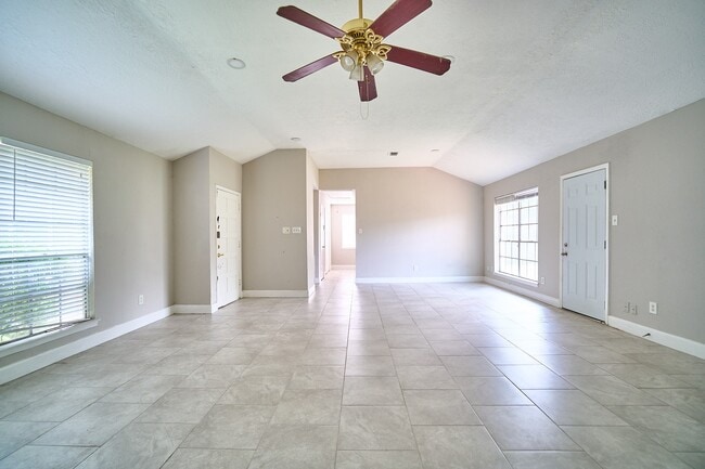 Building Photo - 923 Kenforest Dr