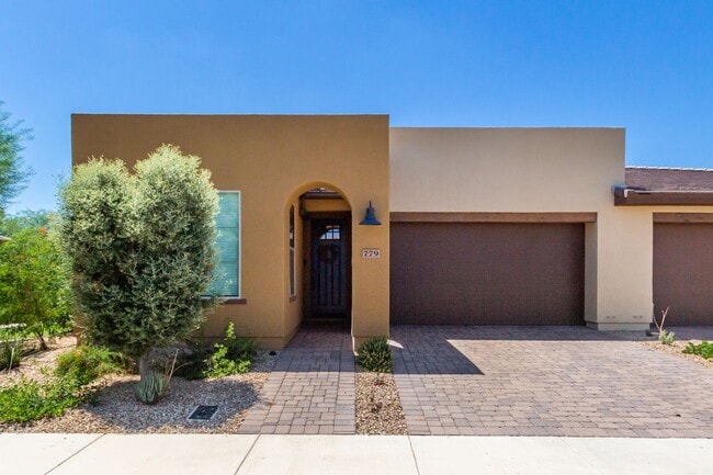 Building Photo - Gorgeous 2 bedroom / 2 bath townhome locat...