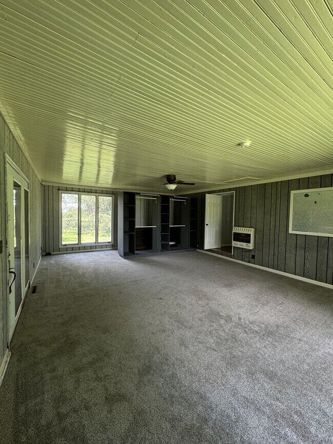 Building Photo - 7987 State Hwy CC