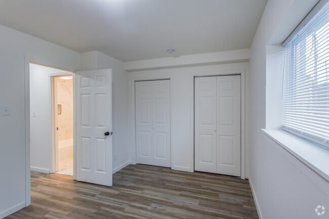1BR, 1BA - 550SF - Primary Bedroom - Hawthorne on Adams Apartments