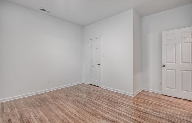 Building Photo - Live Stylishly. Live Comfortably. Live Memphis