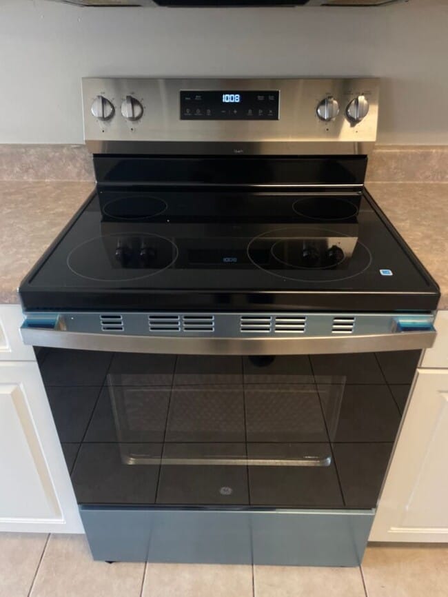 Building Photo - Four Bedroom Lakeland Home