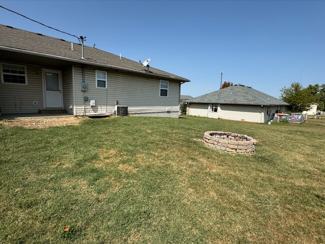 Building Photo - 128 W Terrace Ct