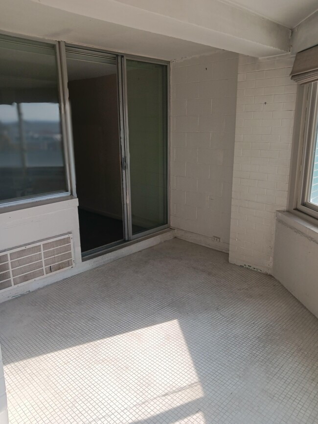 Sun Room Entrance from Living Room/Dining Room - 101 Mulberry St