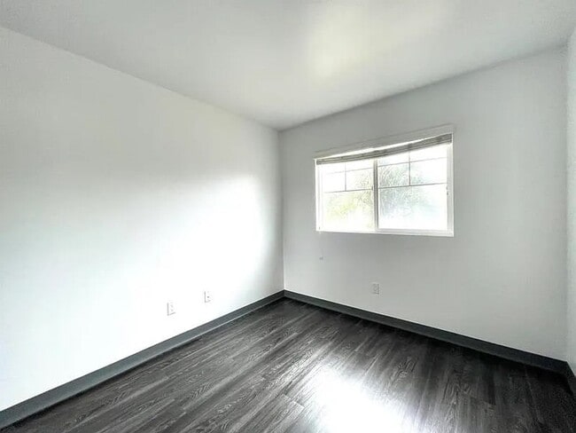 Building Photo - A stunning two-story house boasts three spacious bedrooms and 2.5 bathrooms