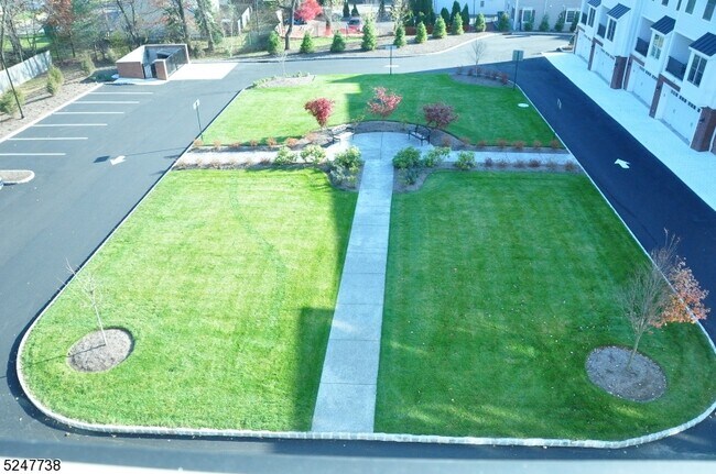 Building Photo - 25 Ridgedale Ave