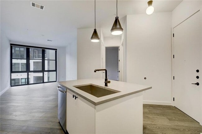 Building Photo - 800 Embassy Dr