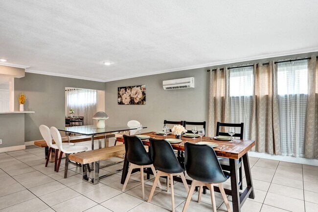 Building Photo - 5415 Harrison St