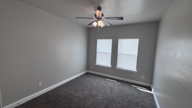 Building Photo - 117 Hessed St